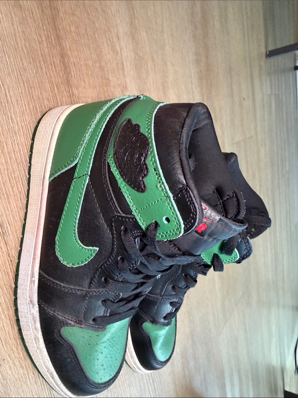 Air Jordan 1 Retro High OG "Pine Green 2.0"